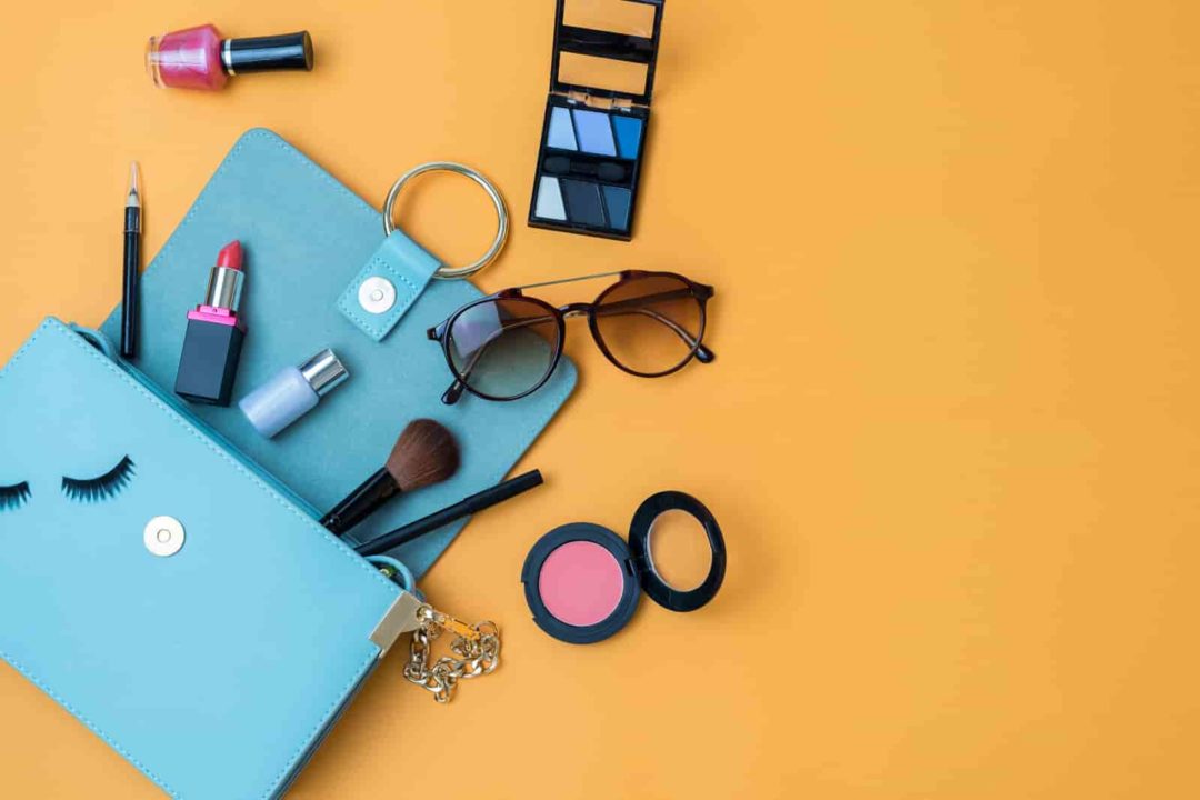 Can you bring makeup on a plane? Claim Flights